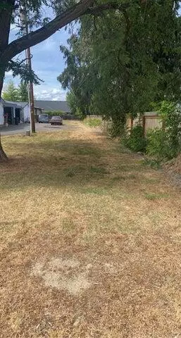 Grants Pass, OR 97527,2720 Redwood AVE