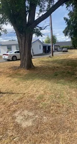 Grants Pass, OR 97527,2720 Redwood AVE