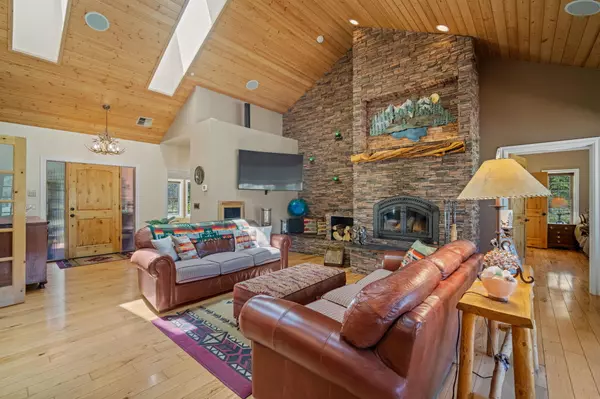 Bend, OR 97707,17170 Shawnee CIR