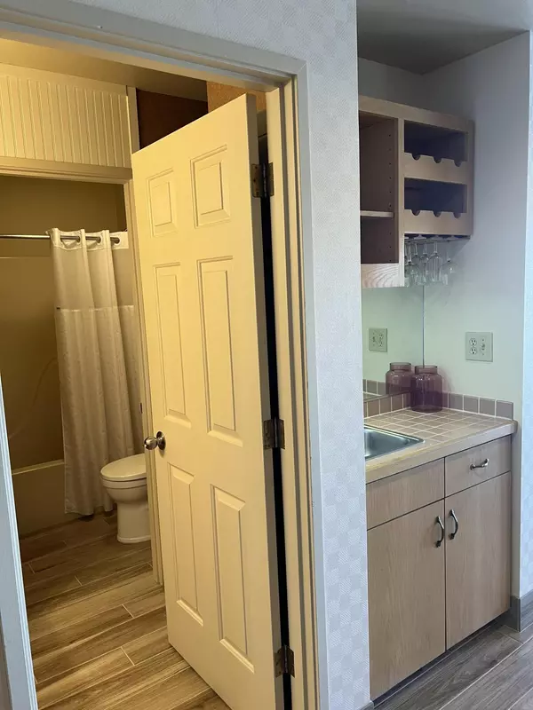 Redmond, OR 97756,1850 Redtail Hawk DR #RV53K