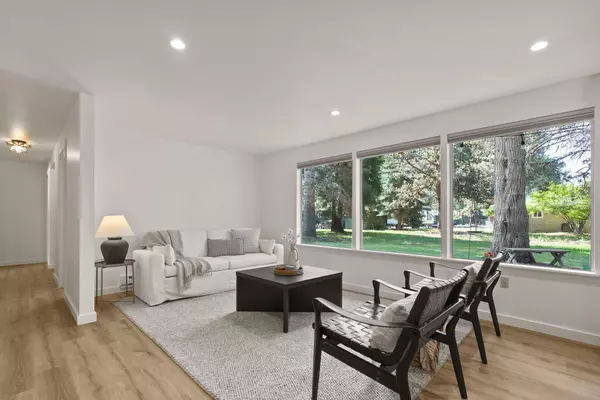 Bend, OR 97702,20425 Illahee DR