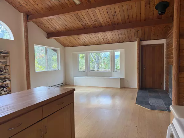 Williams, OR 97544,18485 Williams HWY