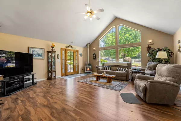 Grants Pass, OR 97526,536 Soldier Creek RD