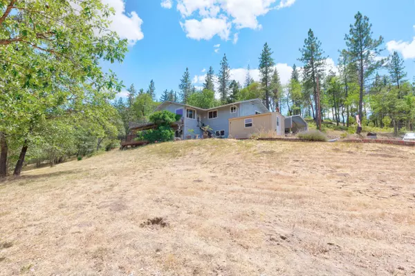 Trail, OR 97541,123 Loper LN