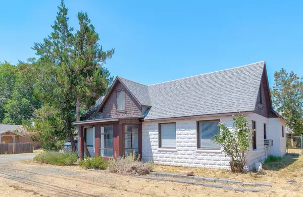 2352 Redwood AVE, Grants Pass, OR 97527