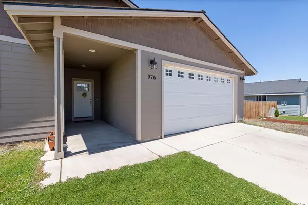 Madras, OR 97741,976 Maui LN