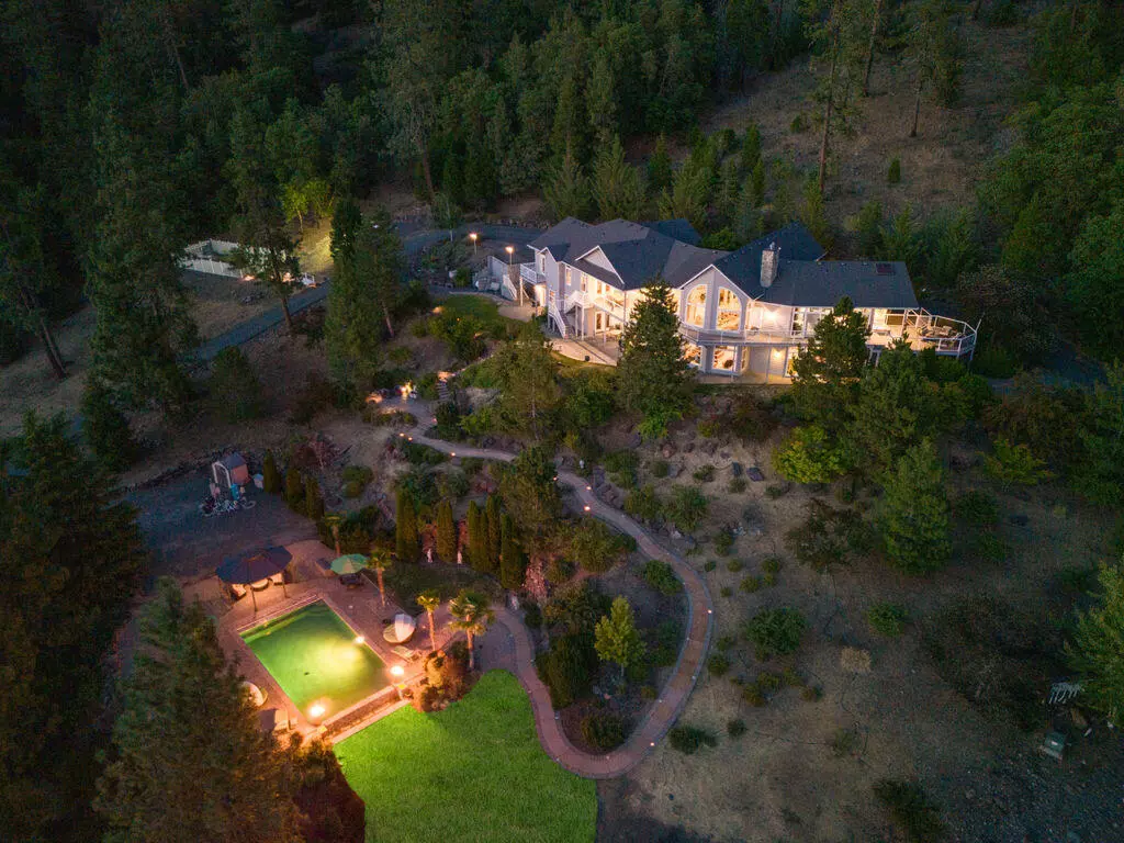 Grants Pass, OR 97526,1489 Granite Hill RD