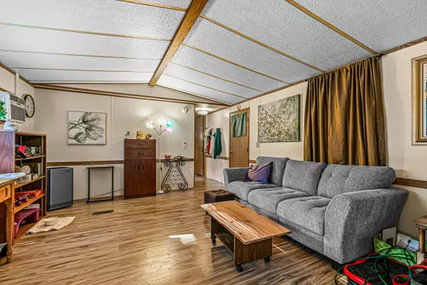 Medford, OR 97501,2385 Table Rock RD #SPC 2