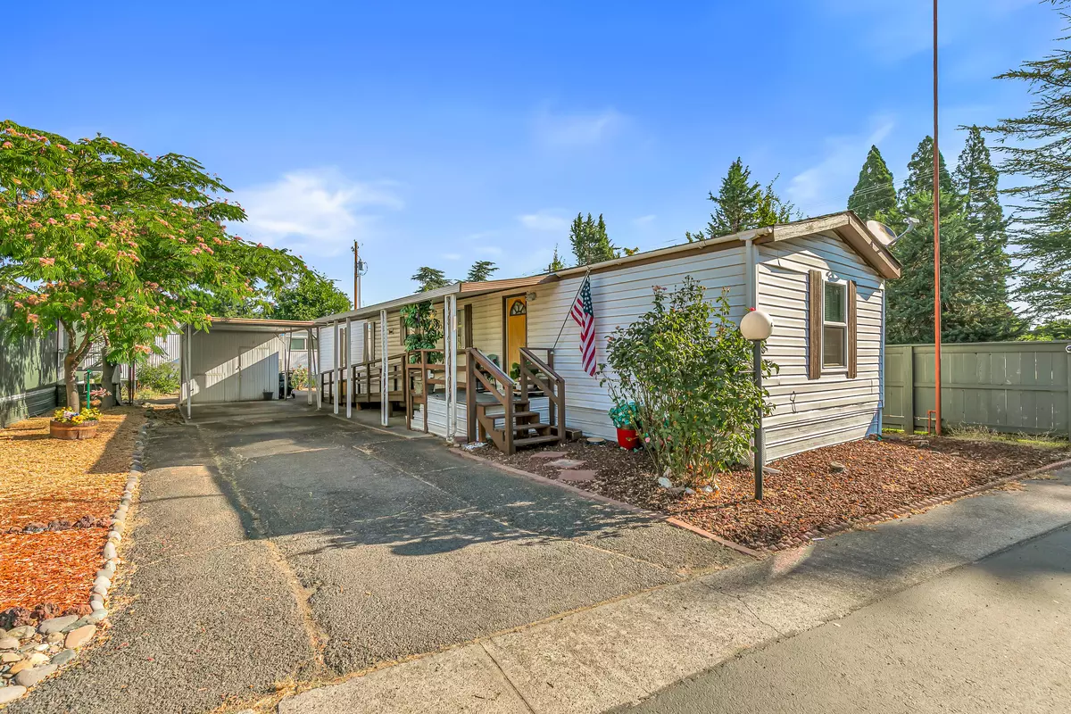 Medford, OR 97501,2385 Table Rock RD #SPC 2