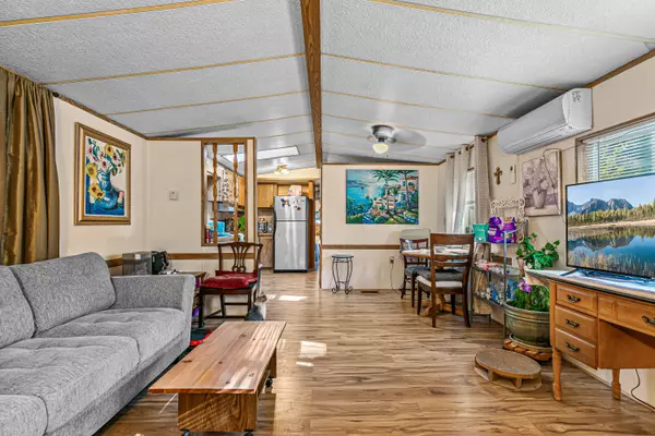 Medford, OR 97501,2385 Table Rock RD #SPC 2