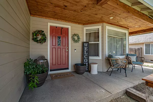 Eagle Point, OR 97524,302 Candis DR