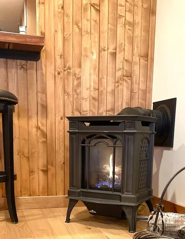 Sisters, OR 97759,347 Jefferson AVE #6700