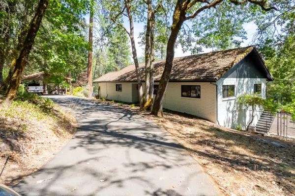 Grants Pass, OR 97526,445 Timber LN