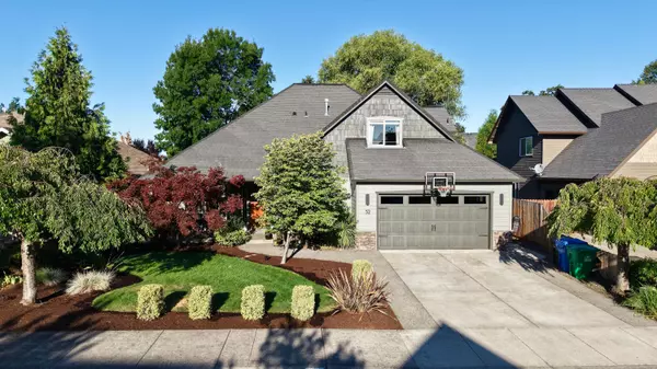 52 Pineridge LN, Eagle Point, OR 97524