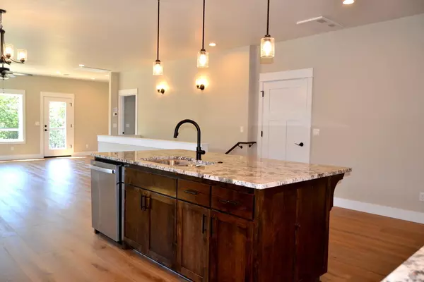 Grants Pass, OR 97527,2121 Wyndham WAY