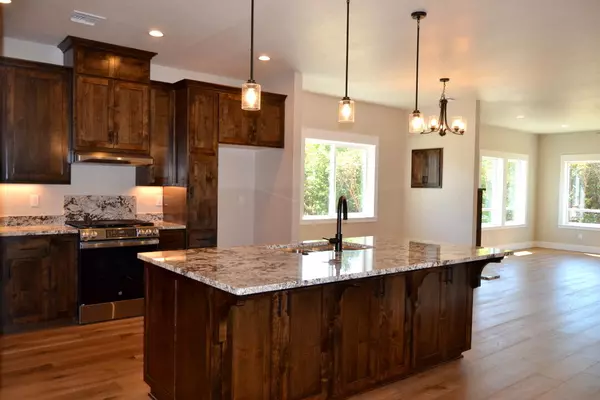 Grants Pass, OR 97527,2121 Wyndham WAY