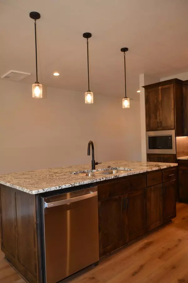 Grants Pass, OR 97527,2121 Wyndham WAY