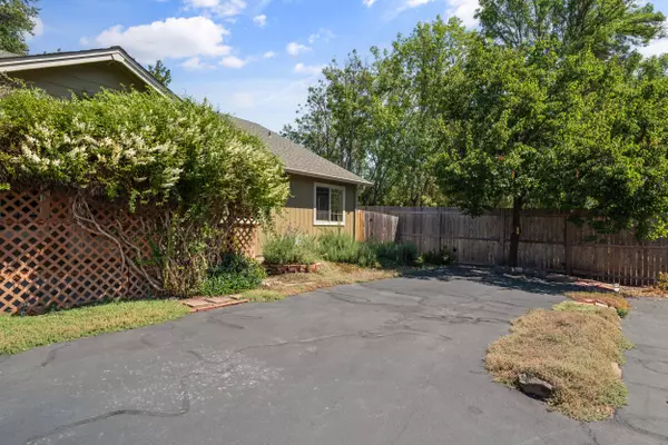 Medford, OR 97504,755 Hilldale AVE