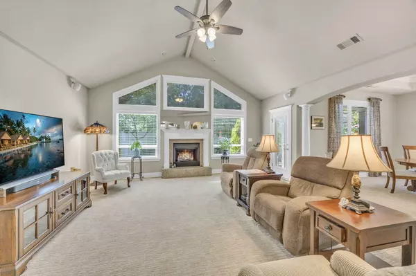 Eagle Point, OR 97524,362 Leandra LN