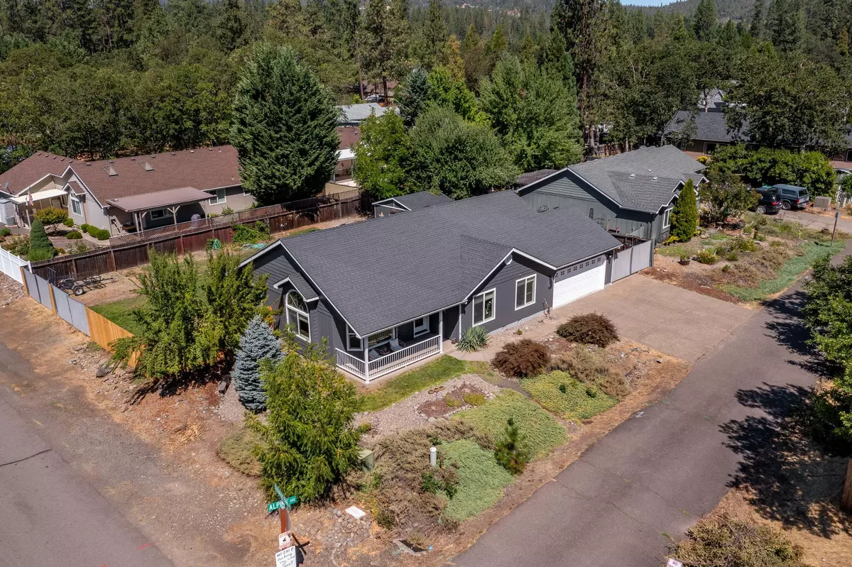 Shady Cove, OR 97539,585 Alpine ST