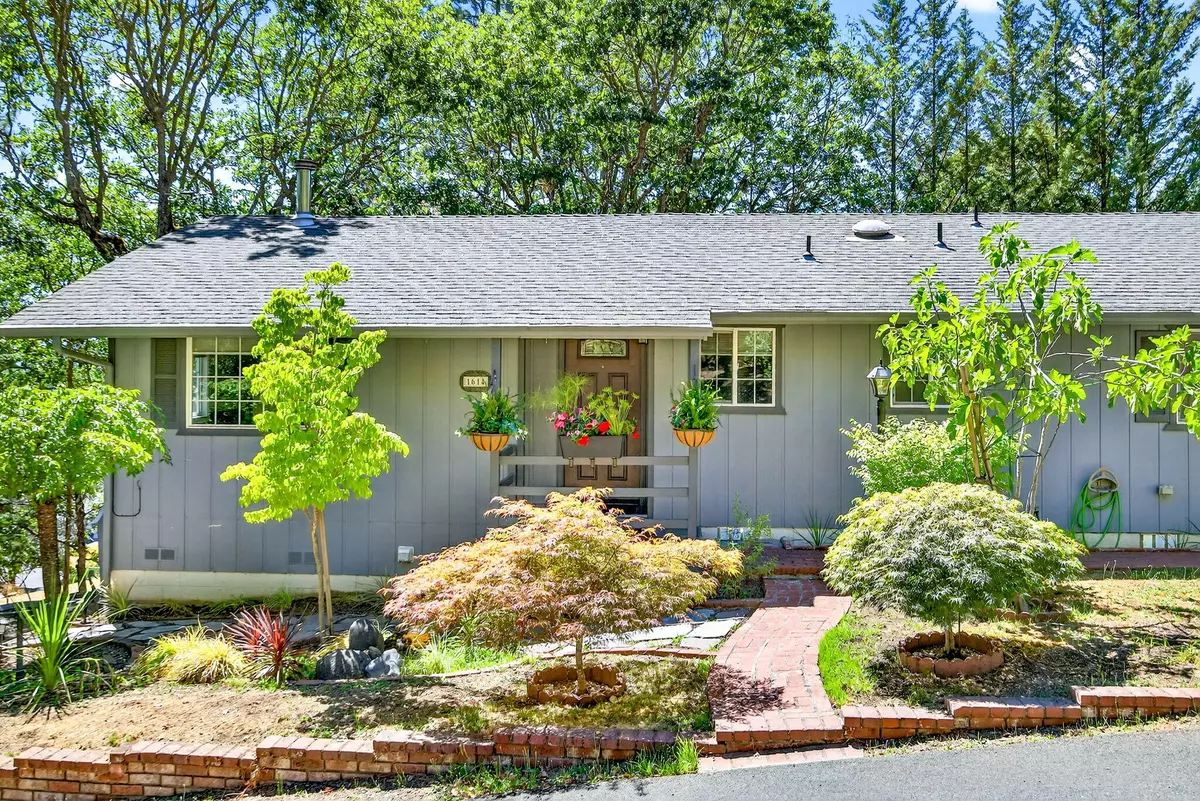 Grants Pass, OR 97526,1614 Hillcrest DR