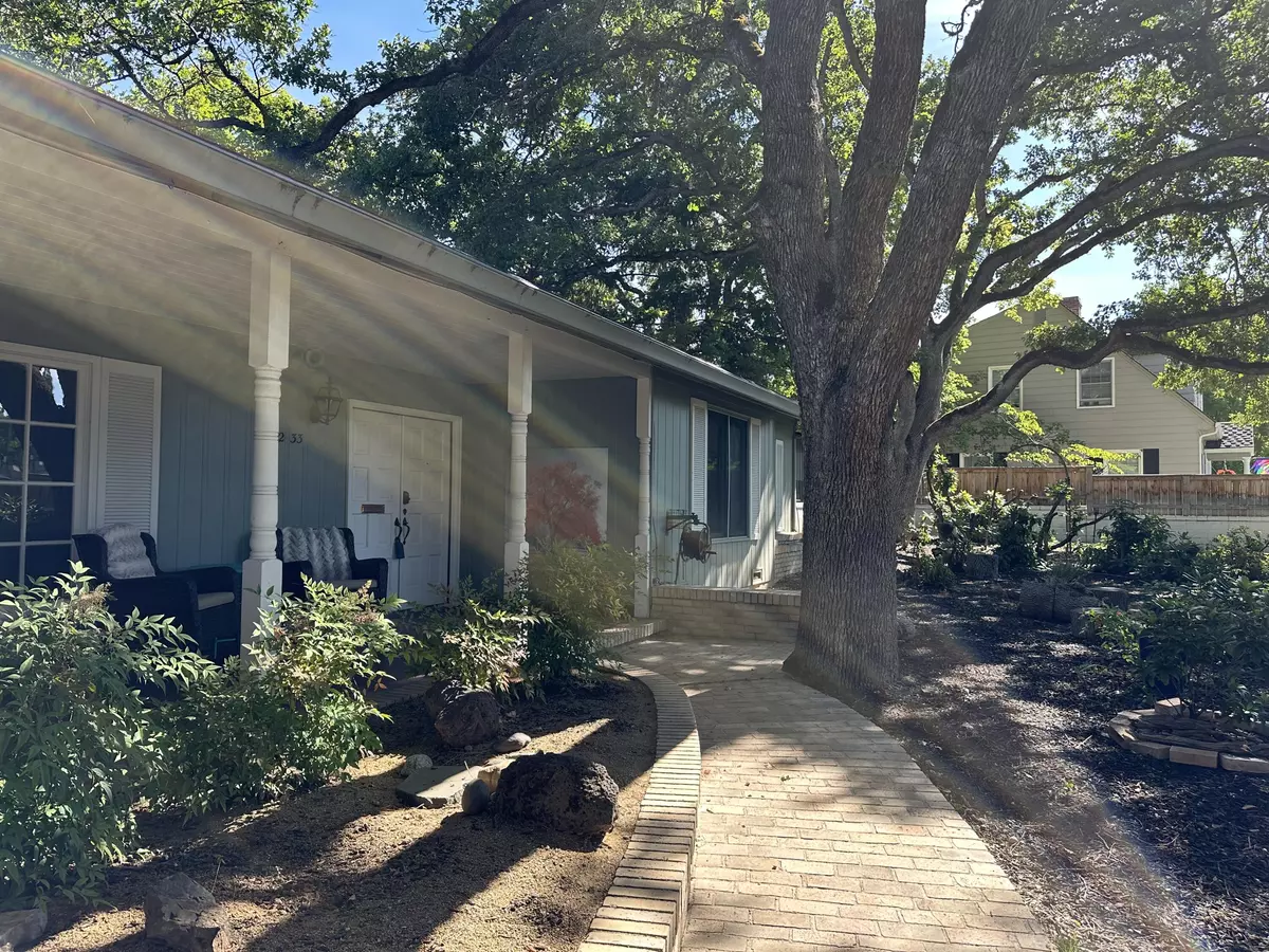 Medford, OR 97504,2233 Oakwood DR