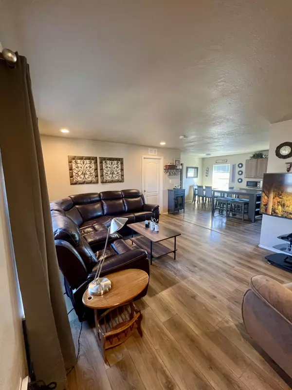 Central Point, OR 97502,644 Raven RD