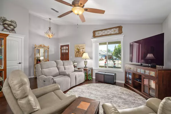 Grants Pass, OR 97527,2858 Shimmer LN