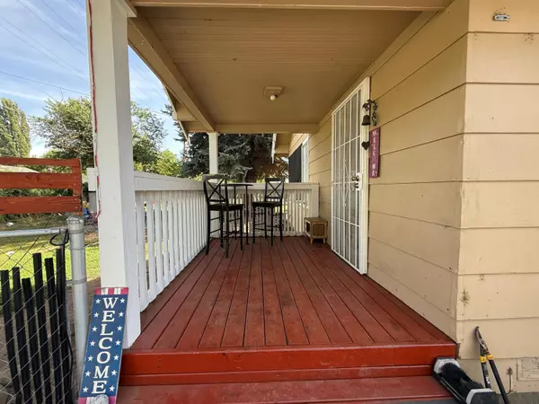 Klamath Falls, OR 97603,2732 Summers LN