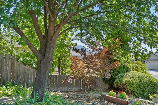 Medford, OR 97504,1735 Pearl Eye LN