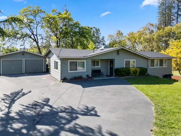 Grants Pass, OR 97527,594 Coutant LN