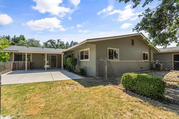 Grants Pass, OR 97527,594 Coutant LN