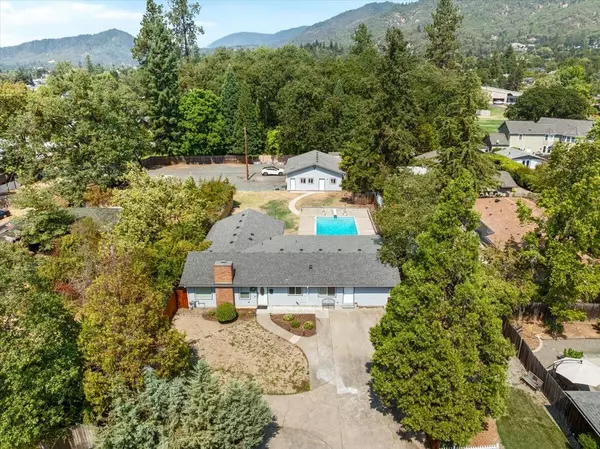 935 Wesley LN, Grants Pass, OR 97526