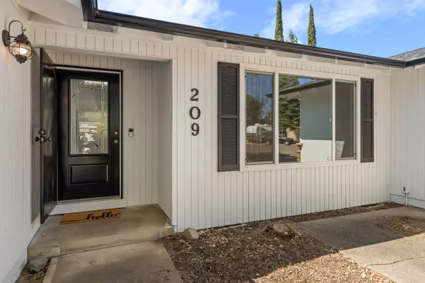 Central Point, OR 97502,209 Donna WAY