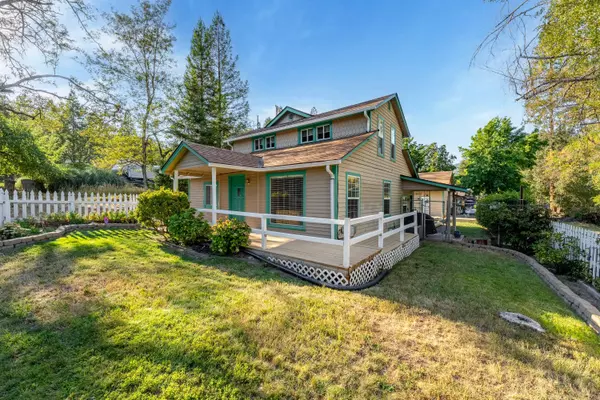 Grants Pass, OR 97526,416 Pleasant View DR