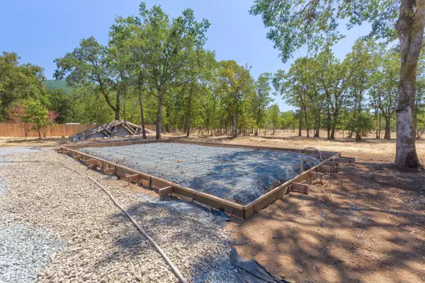 Grants Pass, OR 97526,185 Red Mountain DR