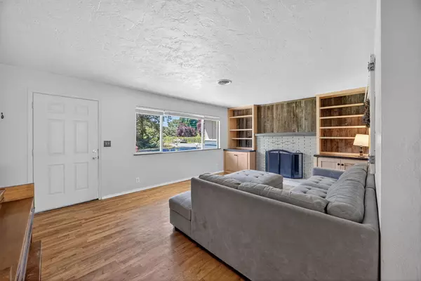 Medford, OR 97504,609 Carrington AVE