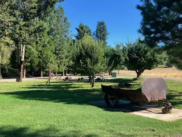 Gold Hill, OR 97525,377 Pelton LN