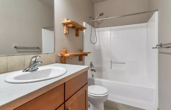 Sisters, OR 97759,1609 Carson AVE