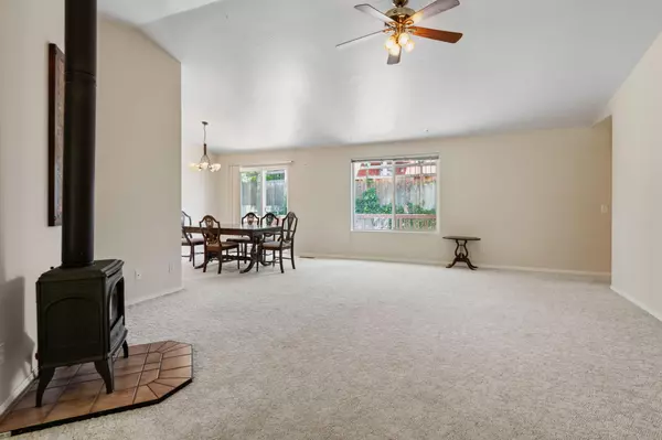 Bend, OR 97702,527 Forest Grove DR