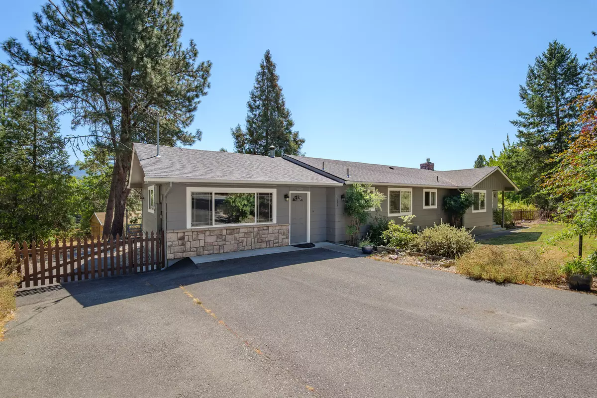 Grants Pass, OR 97527,235 Larkin RD