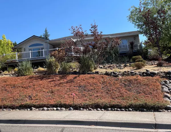 1533 Upland PL, Medford, OR 97504