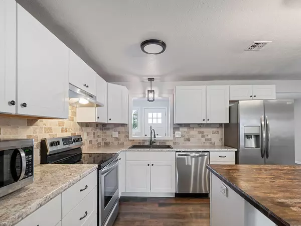 Klamath Falls, OR 97603,3922 Gregory DR