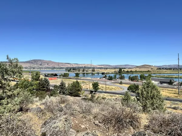 Klamath Falls, OR 97601,0 Fairway DR #1