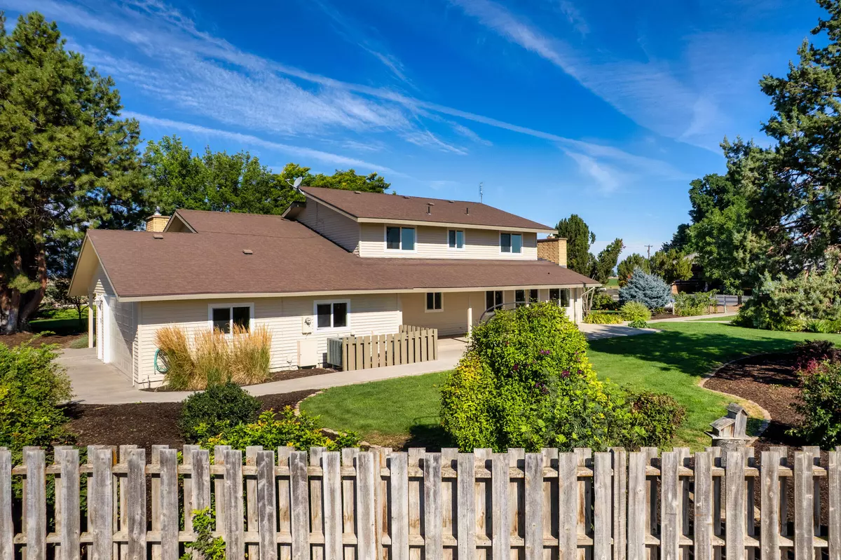 Madras, OR 97741,547 Bear DR