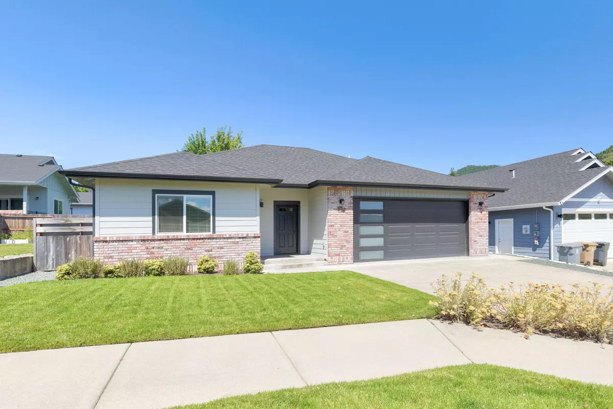 Grants Pass, OR 97526,822 Cooke AVE