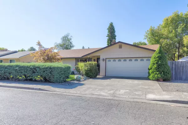 211 Blossom DR, Grants Pass, OR 97526
