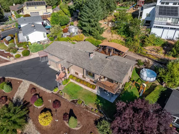 1730 Crescent DR, Grants Pass, OR 97526