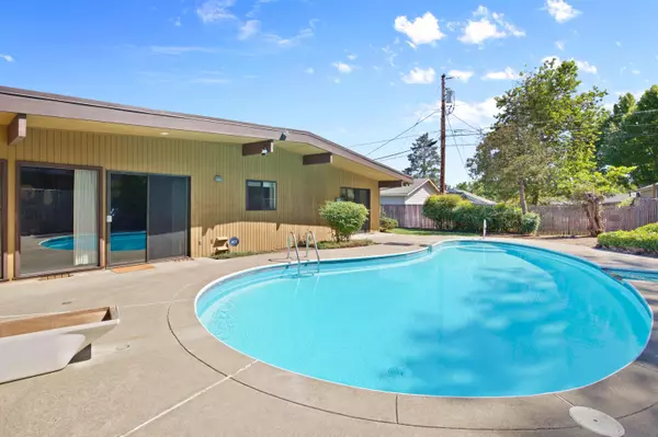 1496 Highland AVE, Grants Pass, OR 97526