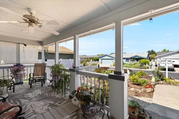 Central Point, OR 97502,426 Marian AVE ## 64